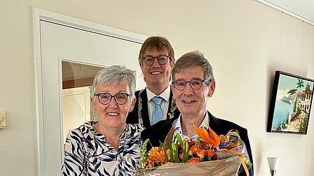 Richard Konings tijdens de uitreiking van de Koninklijke onderscheiding.